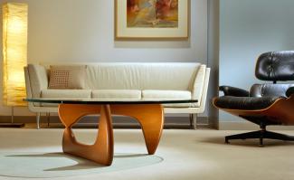 Table Noguchi de Isamu Noguchi & Fauteuil Lounge chair de Charles et Ray Eames 